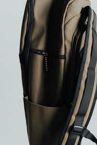 Side water-bottle pocket and zip on the Olive Ai1 gym backpack